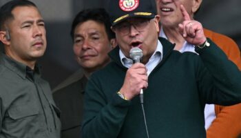 Le président colombien Gustavo Petro prononce un discours à Bogota le 1er mai 2024, dans lequel il annonce vouloir rompre les liens diplomatiques avec Israël