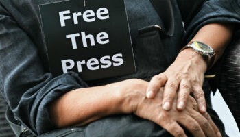 Liberté de la presse : RSF dénonce pressions politiques et désinformation dans son classement 2024
