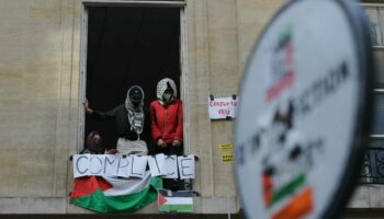 Des manifestants pro-palestiniens à Sciences Po Paris, le 26 avril 2024