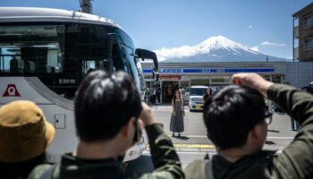 Rideau sur le mont Fuji : au Japon, une mairie bouche la vue pour limiter le tourisme