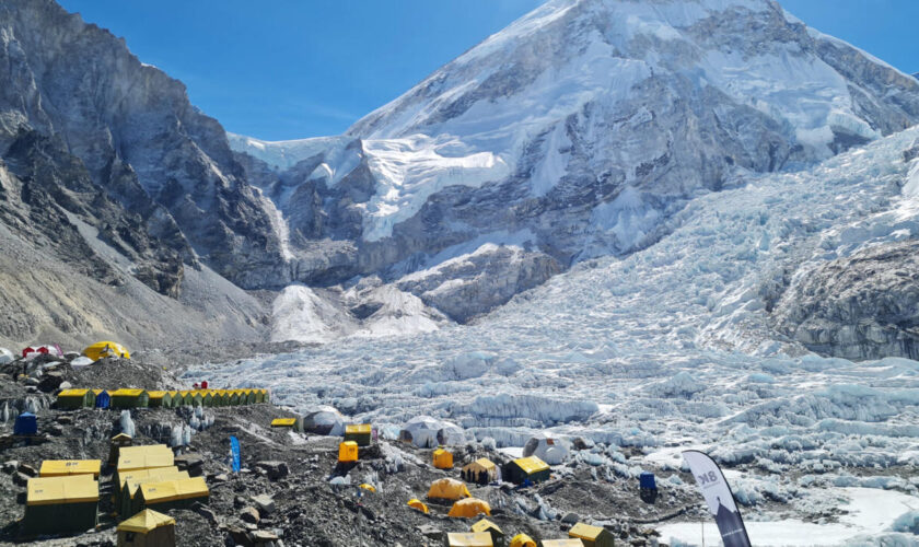 Au Népal, la justice ordonne de restreindre le nombre de permis pour l'ascension de l'Everest