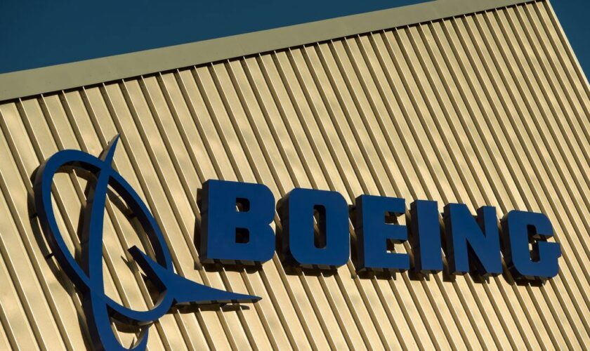 Le constructeur aéronautique américain Boeing est dans la tourmente depuis plusieurs mois, après la révélation de graves problèmes de sécurité sur ses avions.