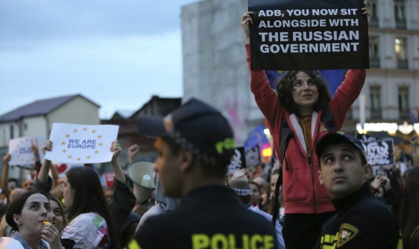 En Géorgie, des milliers de personnes manifestent à nouveau contre un projet de loi controversé