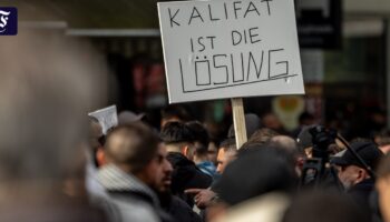 Demo gegen Islamismus nach Islamisten-Aufmarsch in Hamburg