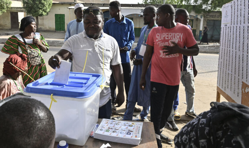 Les Tchadiens votent pour élire leur président après trois ans de pouvoir militaire