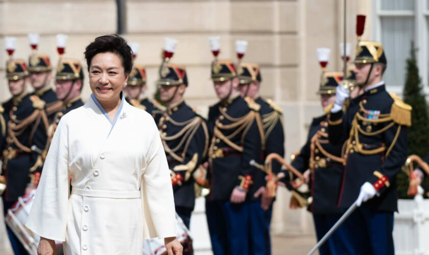 Les drôles de chansons de Peng Liyuan, l'épouse du président chinois