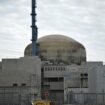 Cette photographie prise le 25 avril 2024 montre la centrale nucléaire de Flamanville, dans le nord-ouest de la France, alors que la centrale nucléaire Flamanville 3 est prête à démarrer.