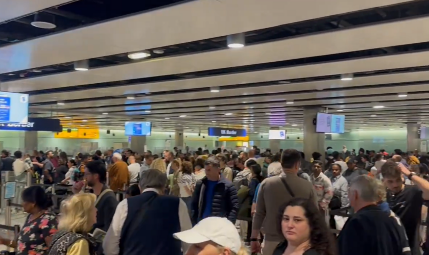 Au Royaume-Uni, une panne dans les aéroports provoque le chaos
