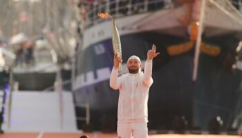 JO de Paris 2024 : parade maritime du Belem, un Manaudou moustachu, la surprise Jul… Revivez l’arrivée de la flamme olympique à Marseille