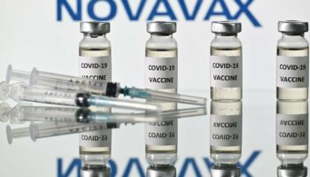 Des siringues au logo du nouveau vaccin Novavax photographiées le 17 novembre 2020