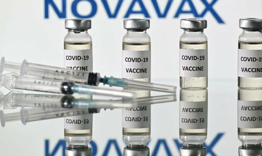 Des siringues au logo du nouveau vaccin Novavax photographiées le 17 novembre 2020