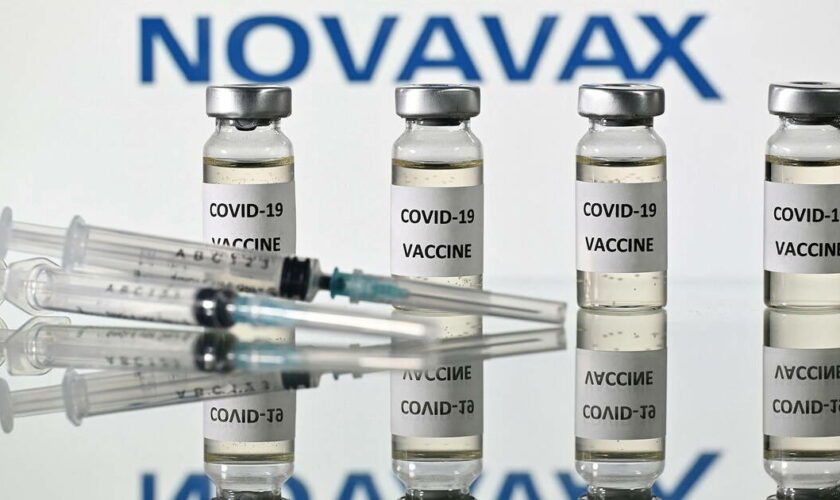 Covid : Sanofi renonce à son vaccin et va commercialiser celui de son concurrent américain, Novavax
