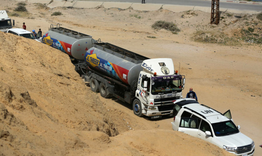 Israël annonce la livraison de 200 000 litres de carburant à Gaza assiégée