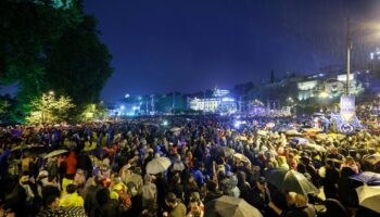 En Géorgie, des milliers de manifestants rassemblés pour dire "non à la dictature russe"