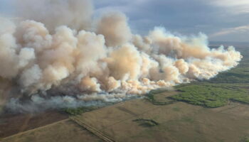 La saison des feux de forêt démarre en avance au Canada, des milliers de personnes évacuées