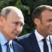 Le président français Emmanuel Macron accueillant le président russe Vladimir Poutine, au fort de Bregancon le 19 août 2019