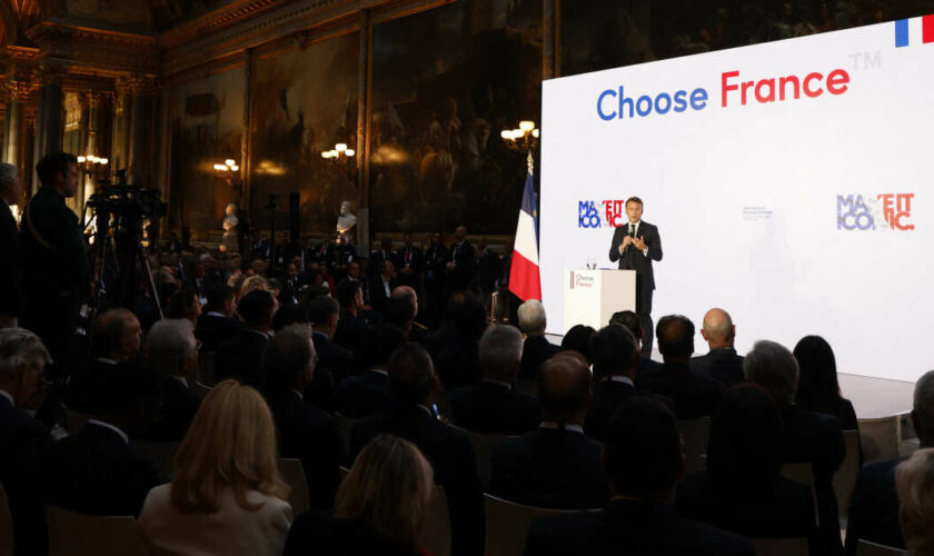 Avec les milliards de Choose France, Emmanuel Macron “s’offre un bol d’air assez rare”