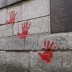 A Paris, le Mur des Justes du Mémorial de la Shoah vandalisé, Emmanuel Macron dénonce un «odieux antisémitisme»