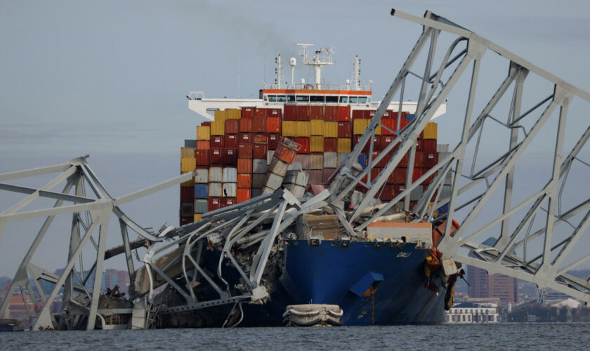 Effondrement du pont de Baltimore :  un mois et demi après l’accident, 21 marins toujours bloqués sur leur cargo