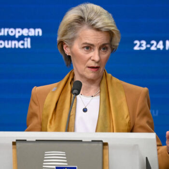 Quinze pays de l'UE demandent à Bruxelles de faciliter l'envoi de migrants vers des pays tiers