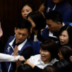 Le Parlement taïwanais se transforme en champ de bataille
