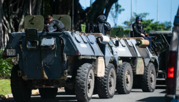 En Nouvelle-Calédonie, 600 gendarmes ont repris le contrôle de la route vers l’aéroport