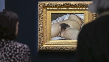 Une peintre amatrice revisite « L’Origine du monde » de Courbet, le maire de Saint-Raphaël censure ses toiles