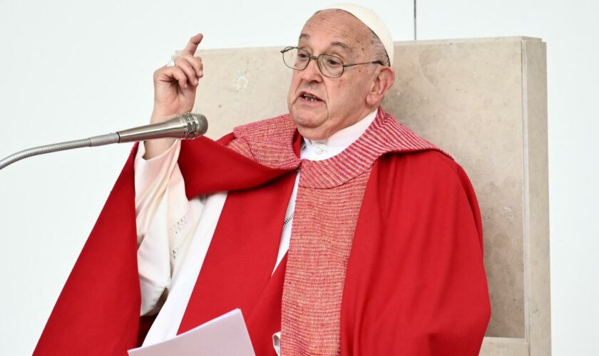 Le pape s’en prend aux États-Unis et à leur politique migratoire, « de la pure folie » selon lui