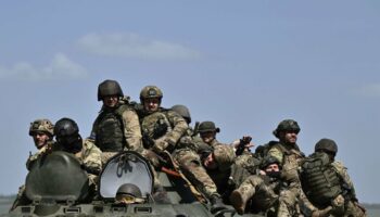 Soldats ukrainiens près de Tchassiv Iar, dans l'est de l'Ukraine, le 27 avril 2024
