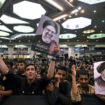 À Téhéran, des milliers d'Iraniens se rassemblent pour les funérailles du président Raïssi