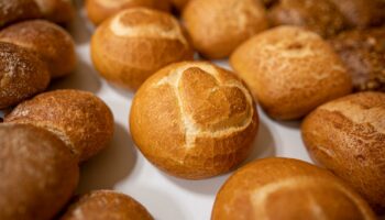 Bei Netto und Edeka verkauft – Bäckerei ruft bundesweit Aufbackbrötchen zurück