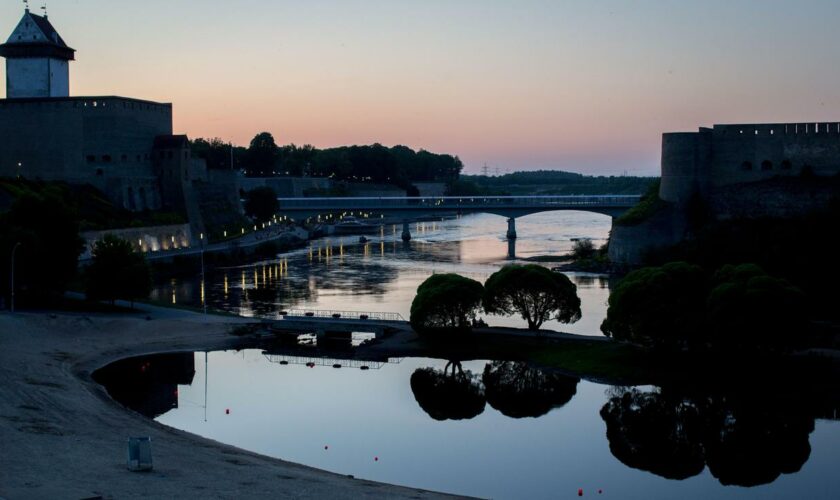 Fluss Narva: Russland soll Bojen aus Grenzfluss zu Estland entfernt haben