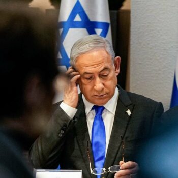 Le Premier ministre israélien, ici le 24 décembre 2023, est visé pour des crimes de guerre et crimes contre l'humanité présumés commis dans la bande de Gaza.