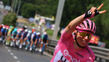 Cyclisme : Tadej Pogacar roule sur le Tour d'Italie avec six victoires d'étapes