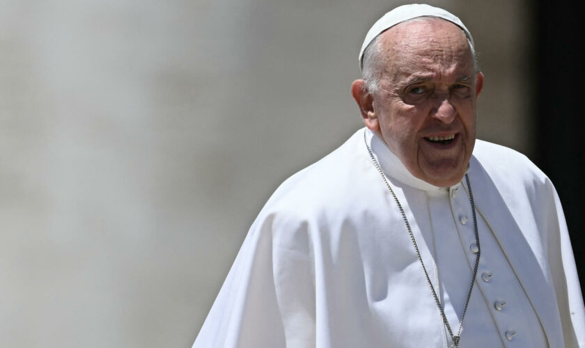 Le pape François utilise une insulte homophobe lors d’un discours devant des évêques