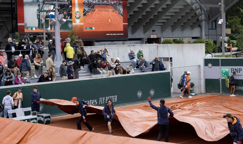 DIRECT. Roland-Garros 2024 : tous les matchs sur les annexes annulés, Swiatek affronte Osaka sous le toit, scores et résultats