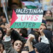 Guerre à Gaza : les manifestations continuent en France, des mairies éteignent leurs lumières
