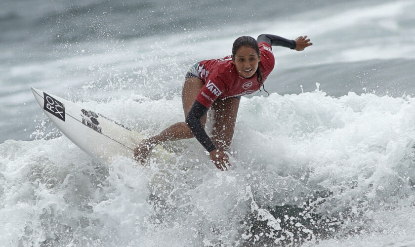 Surf : Vahine Fierro remporte le Tahiti Pro en domptant la redoutable vague de Teahupo’o