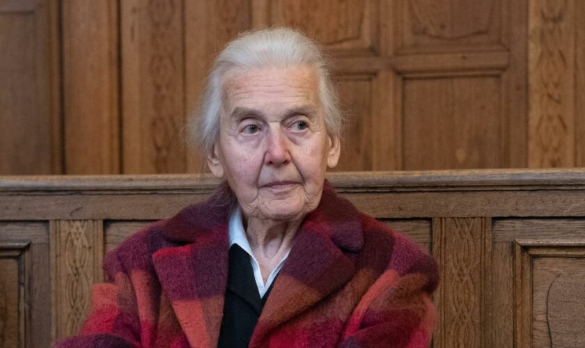 Vorwürfe der Volksverhetzung: 95-Jährige erneut wegen Holocaustleugnung vor Gericht