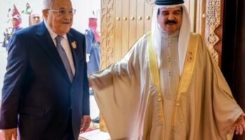 Bahrains König Hamad begrüßt Palästinenserpräsident Abbas