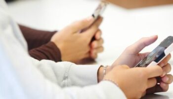 Bildung: OECD-Studie empfiehlt gezielten Einsatz von Handys im Unterricht