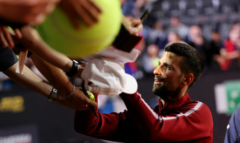 « C’était un accident et je vais bien » : Djokovic rassure après avoir reçu une gourde sur la tête à Rome