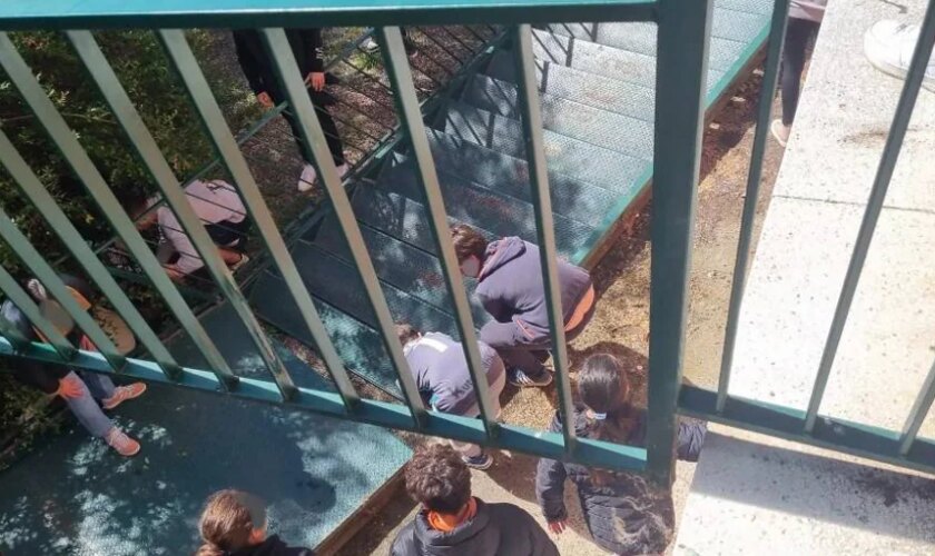 Educación concluye que la caída de una escalera en un instituto de Ponferrada era «imposible de detectar»