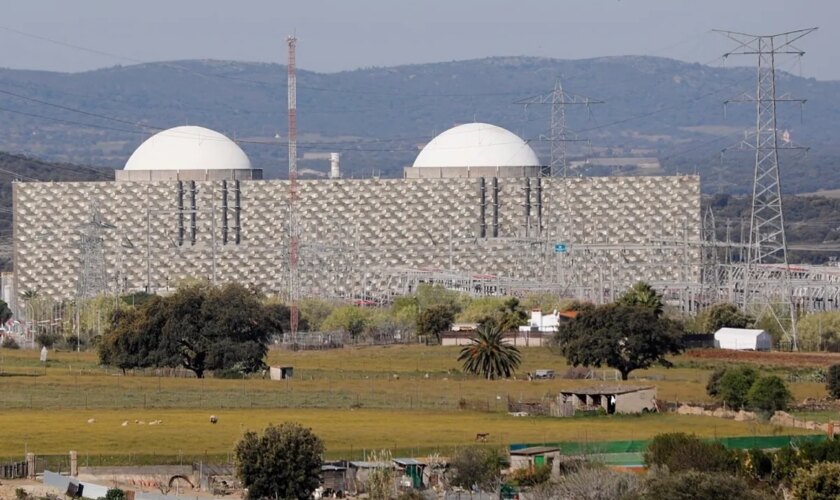 El derrumbe de la luz ya obliga a frenar a la mitad del parque atómico y moviliza al Consejo de Seguridad Nuclear