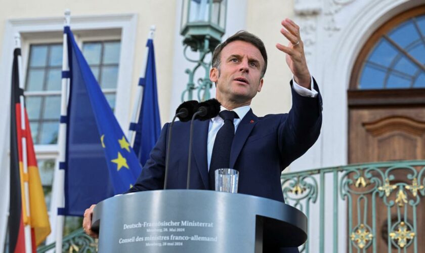 Emmanuel Macron: une cote de confiance en tôle ondulée