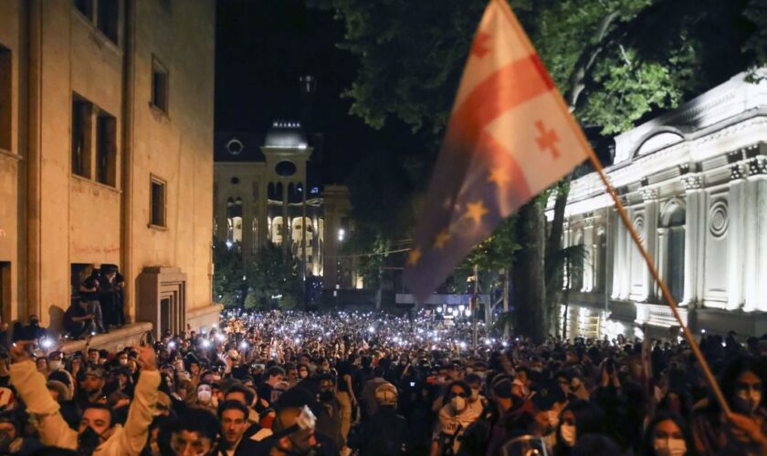 En Géorgie, manifestations géantes après le vote d’une loi sur l’«influence étrangère»