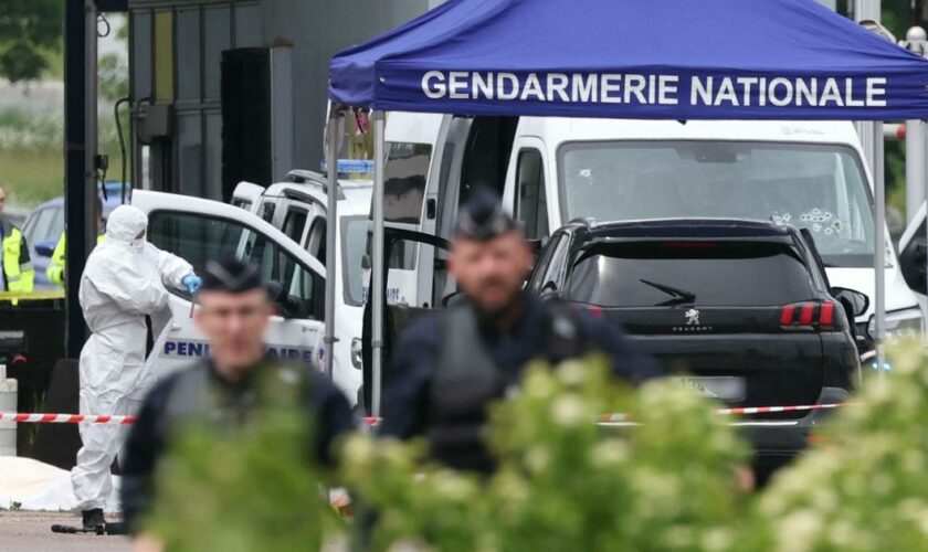 Eure : après la mort de deux agents pénitentiaires, émotion et colère dans la classe politique