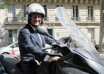 François Hollandes Skandal-Motorroller für zehntausende Euro versteigert