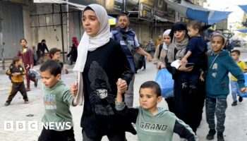 Palestinians flee Jabalia refugee camp, in northern Gaza Strip, and head towards western Gaza City (13 May 2024)