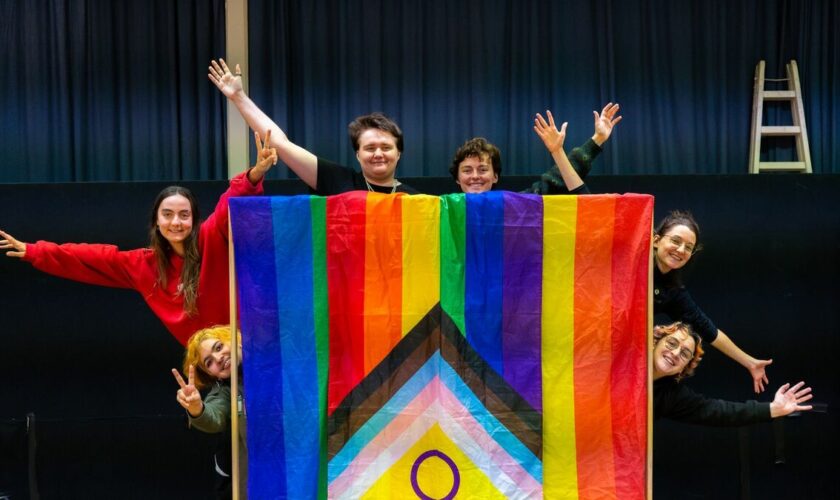 Île-de-France : une pièce de théâtre drôle et émouvante pour dénoncer les LGBTQI + phobies